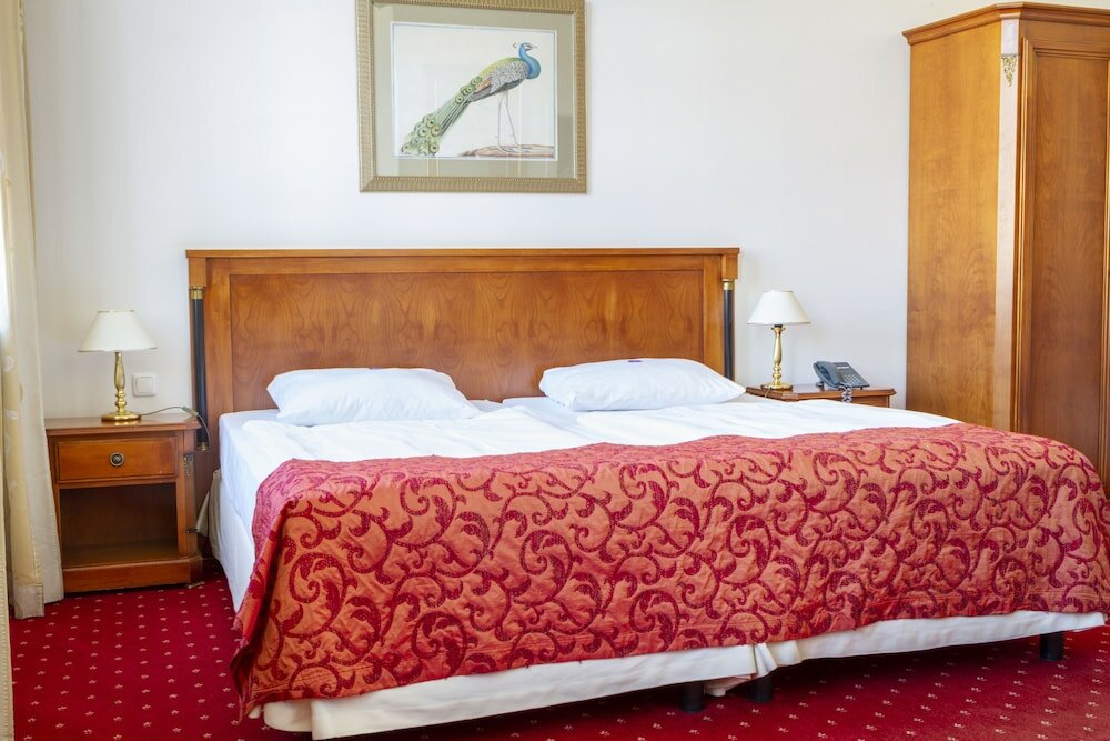 Basic Suite, 1 Queen Bed, Non Smoking
