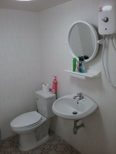 4 persons With Private Bathroom в Danee Hostel