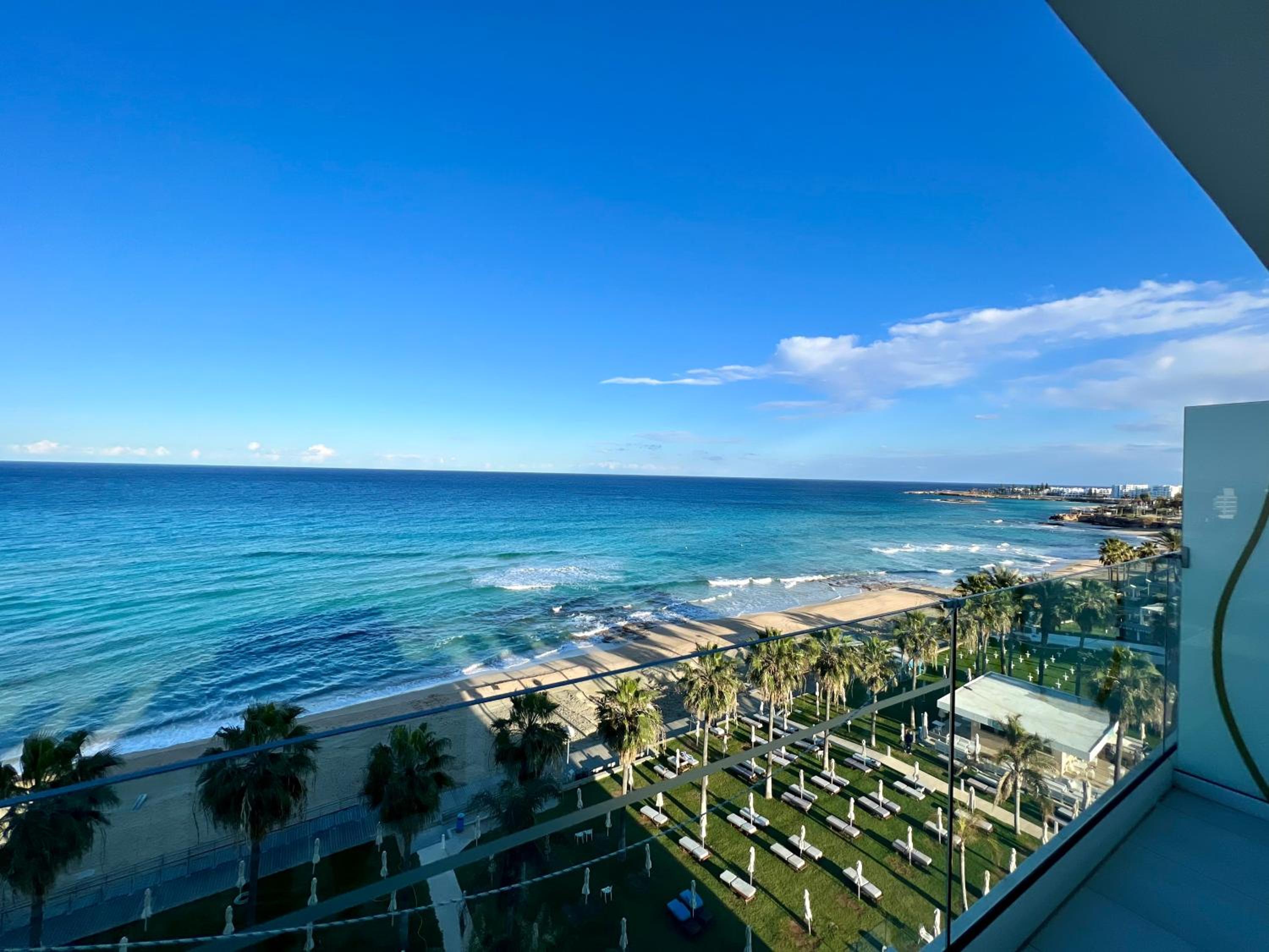 Double or Twin Room with Front Sea View
