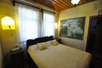 Rose Deluxe Room в Kismet Cave House