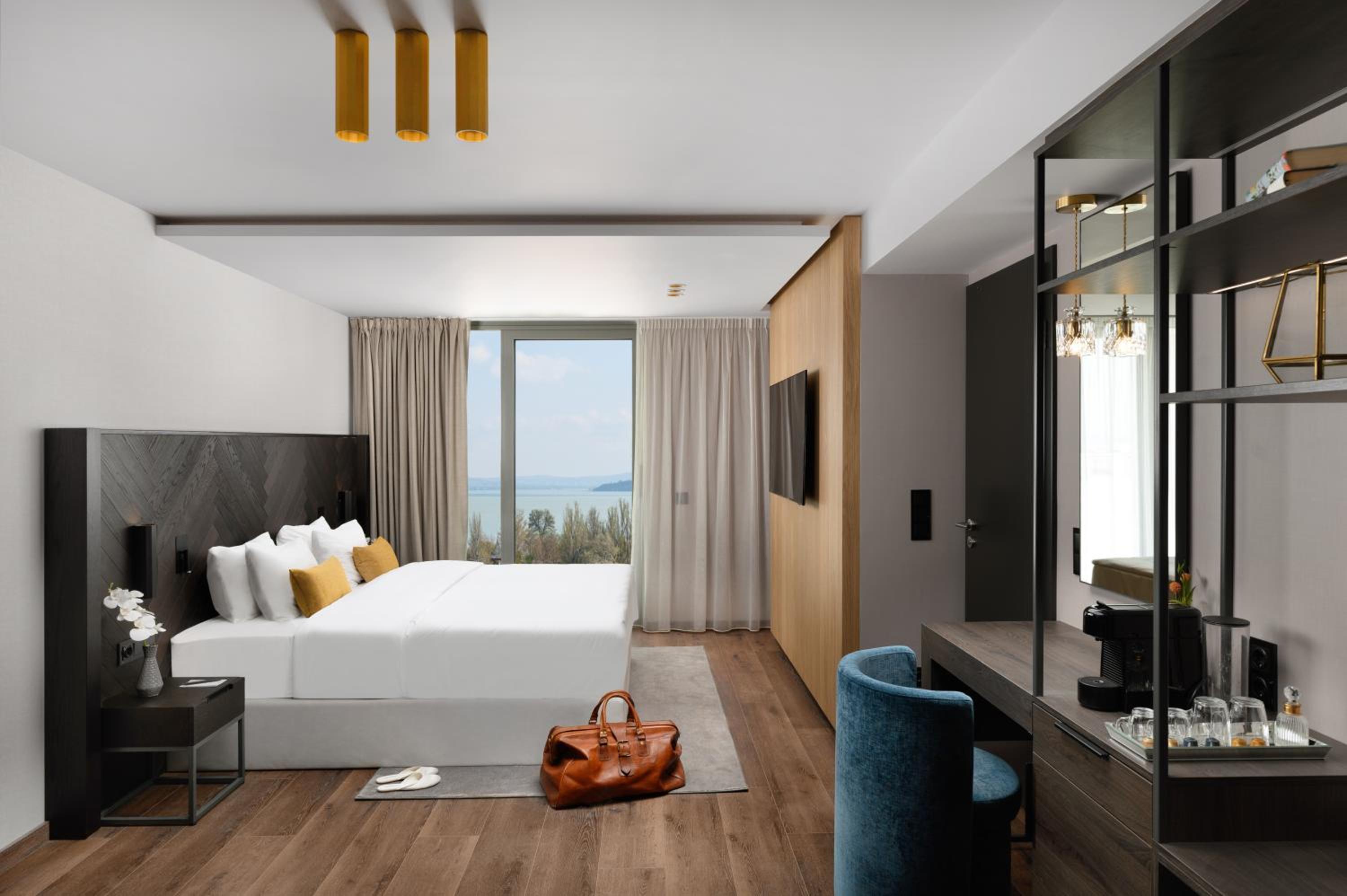 Deluxe Connecting room