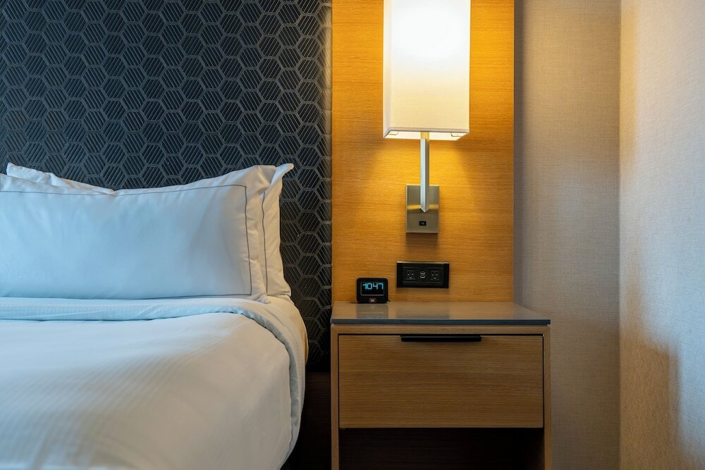 Room, 1 King Bed, Accessible (Mobility & Hearing, Roll-in Shower)
