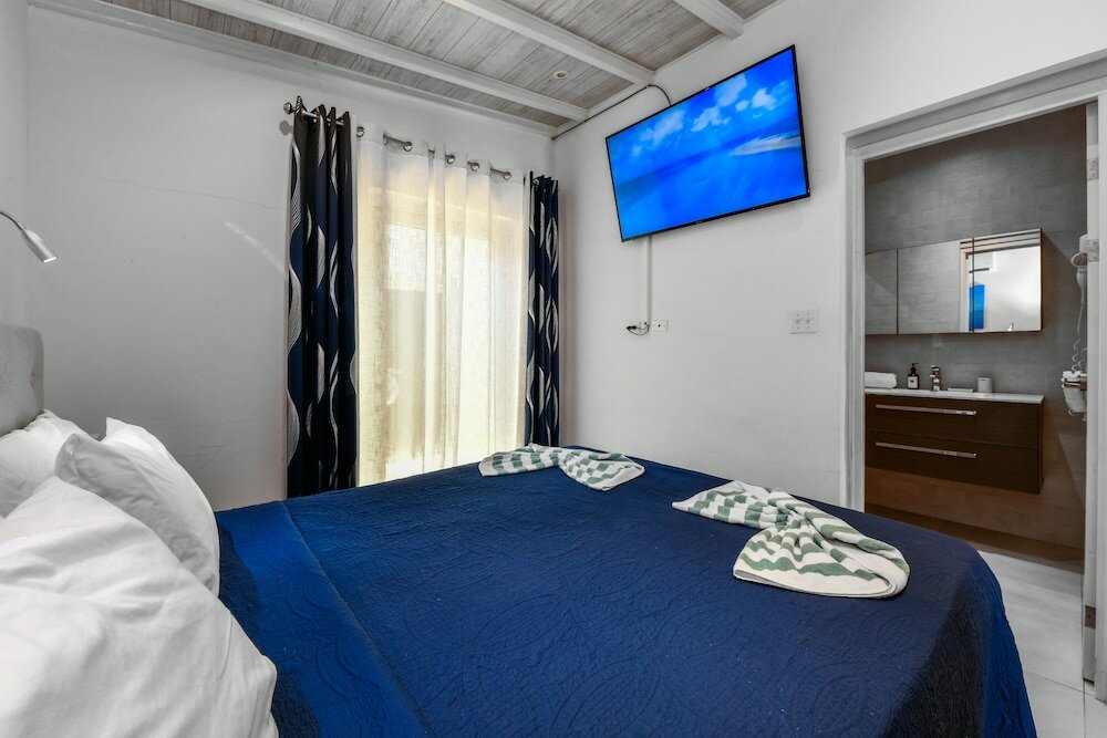 Pool side Apartment Deluxe