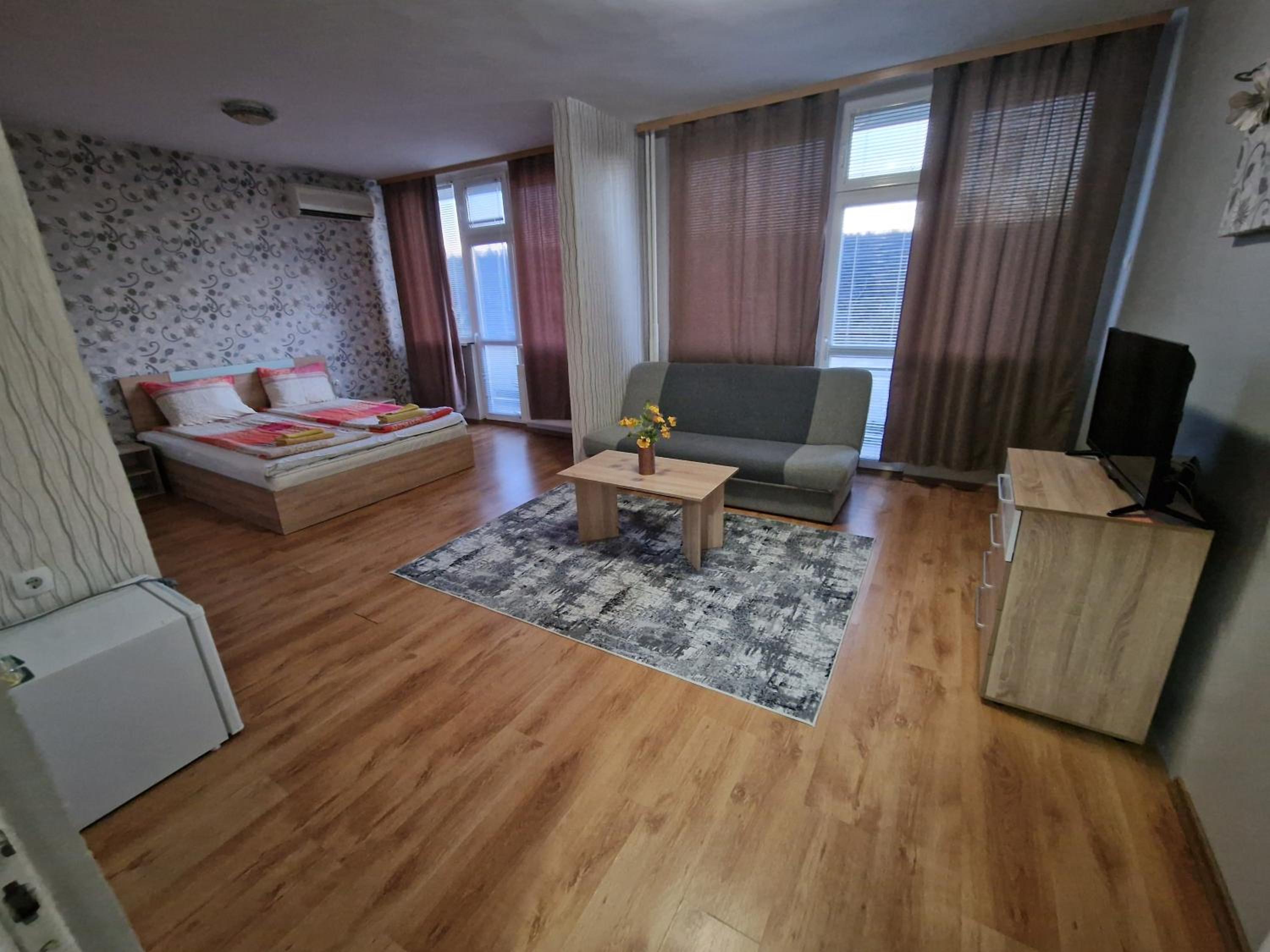 King Studio with Sofa Bed