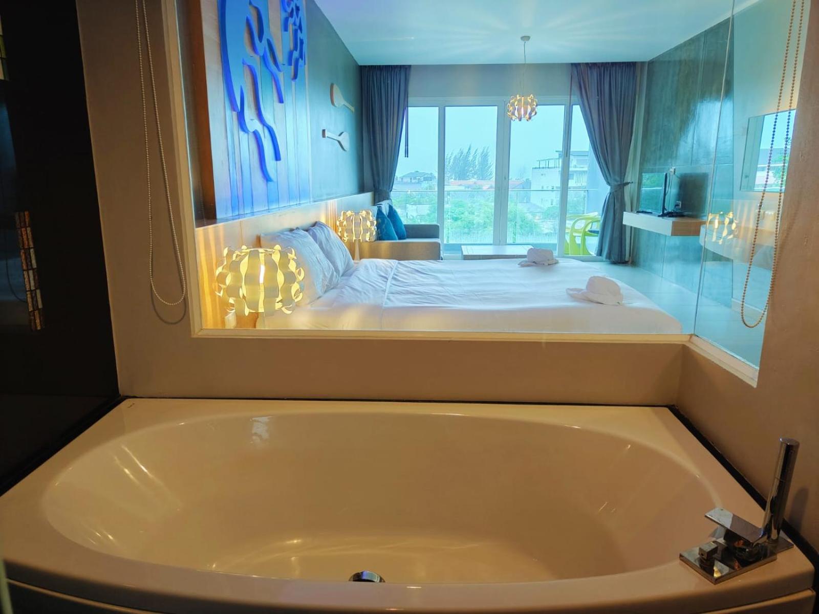 Junior Suite with Bath and Balcony