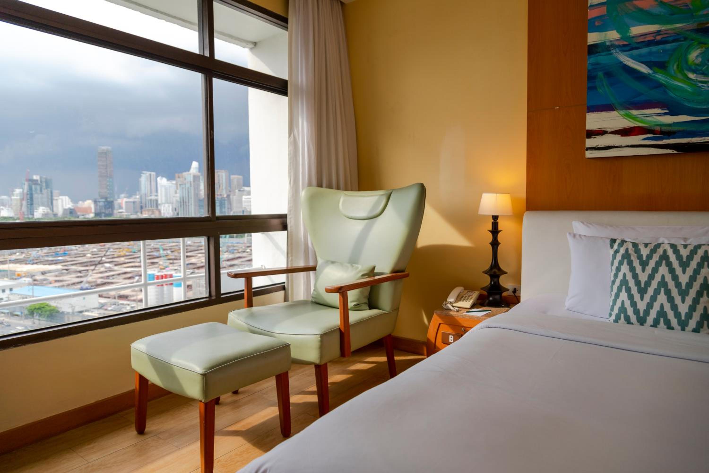 Pinnacle Room - King