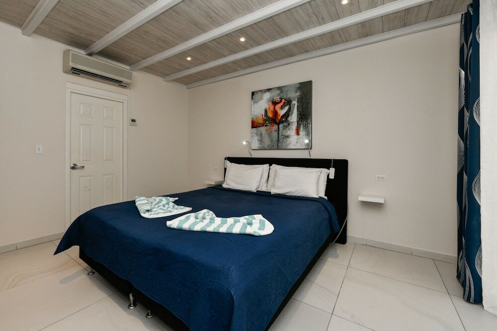 Pool side villa 3 with Private Garden Hot Tub XXL