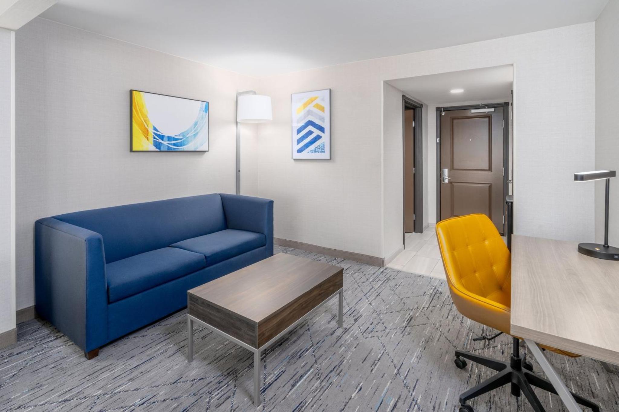 Suite - Hearing Accessible - Non-Smoking