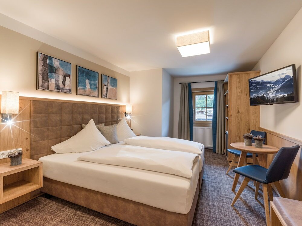 Double Room (S)