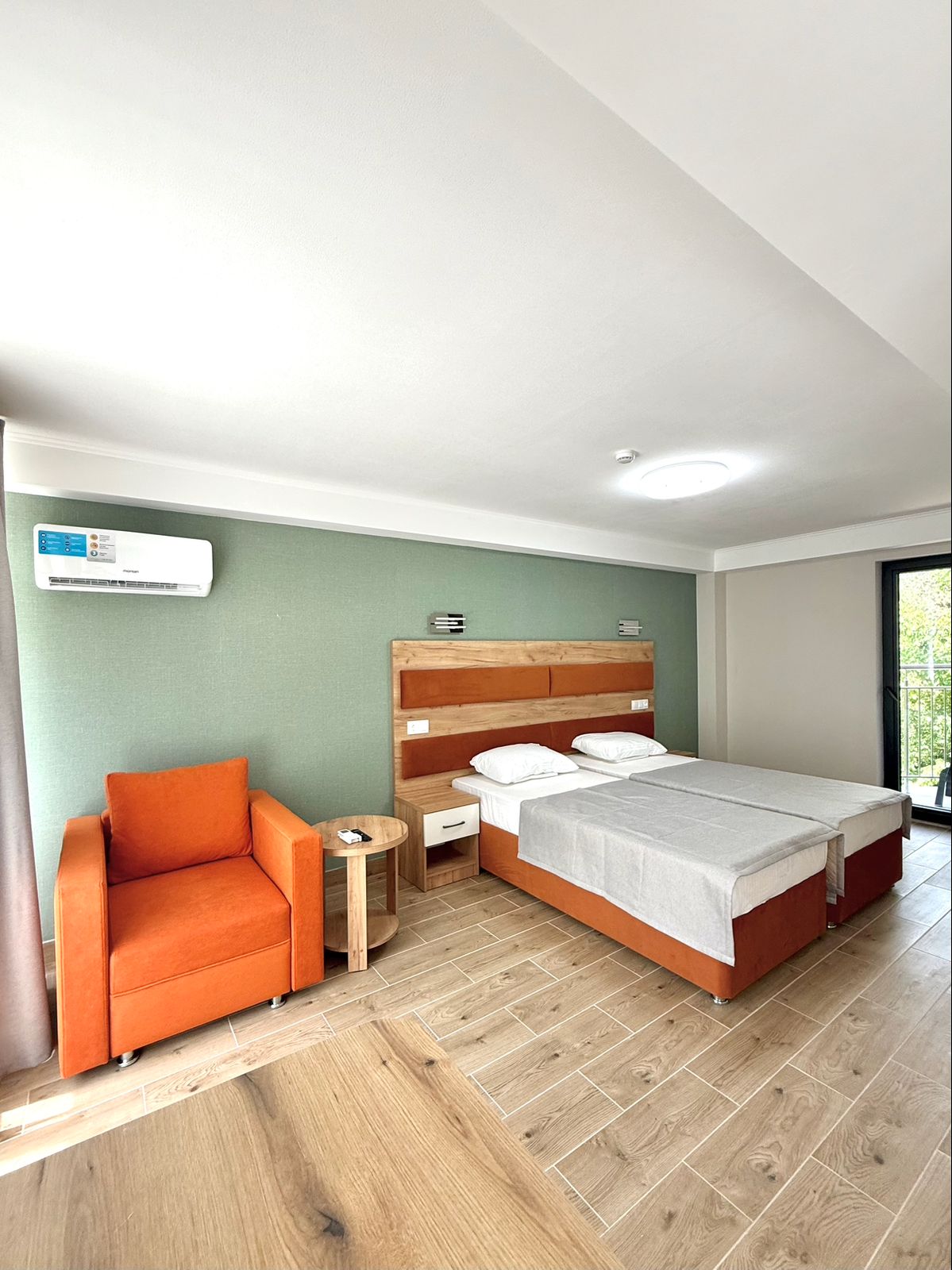 Джуниор Сюит