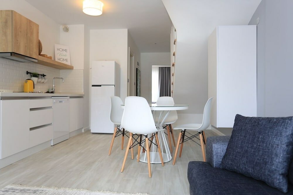 Deluxe Apartment, 2 Bedrooms, Kitchen, Partial Sea View