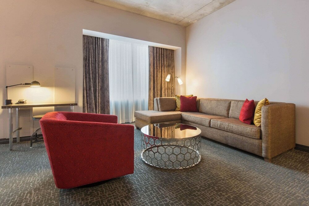Suite, 1 King Bed with Sofa bed, Non Smoking