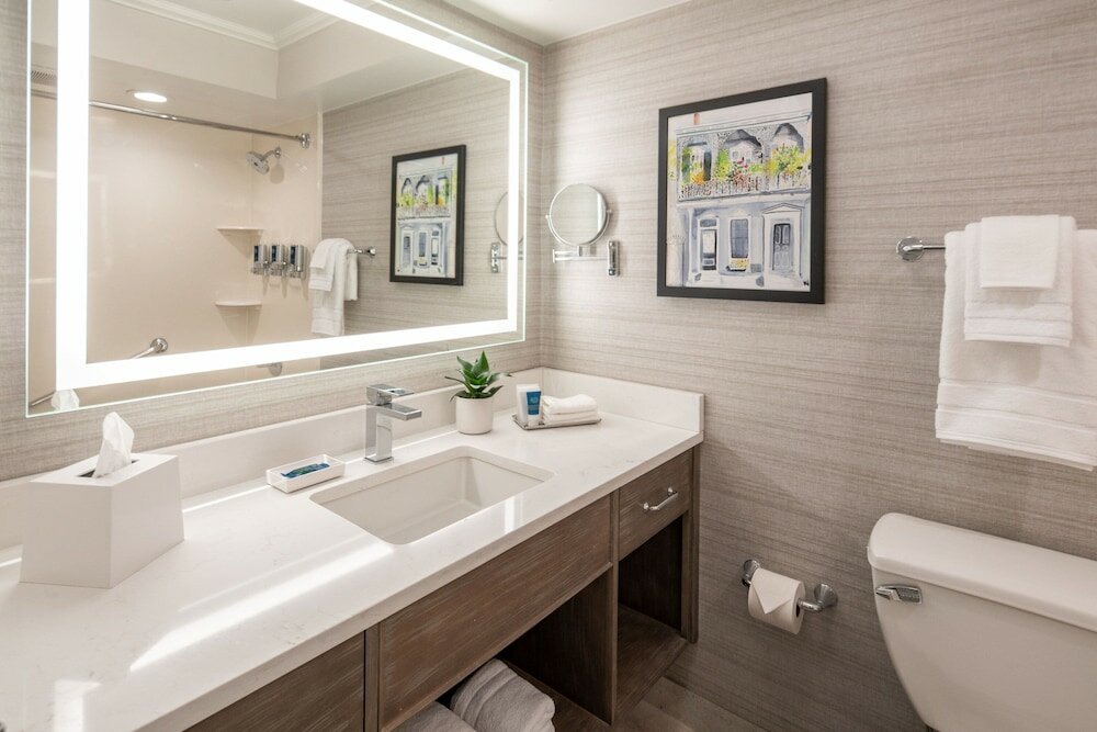 Deluxe Guest Room, Toulose Street View, 2 Queen Beds, Balcony