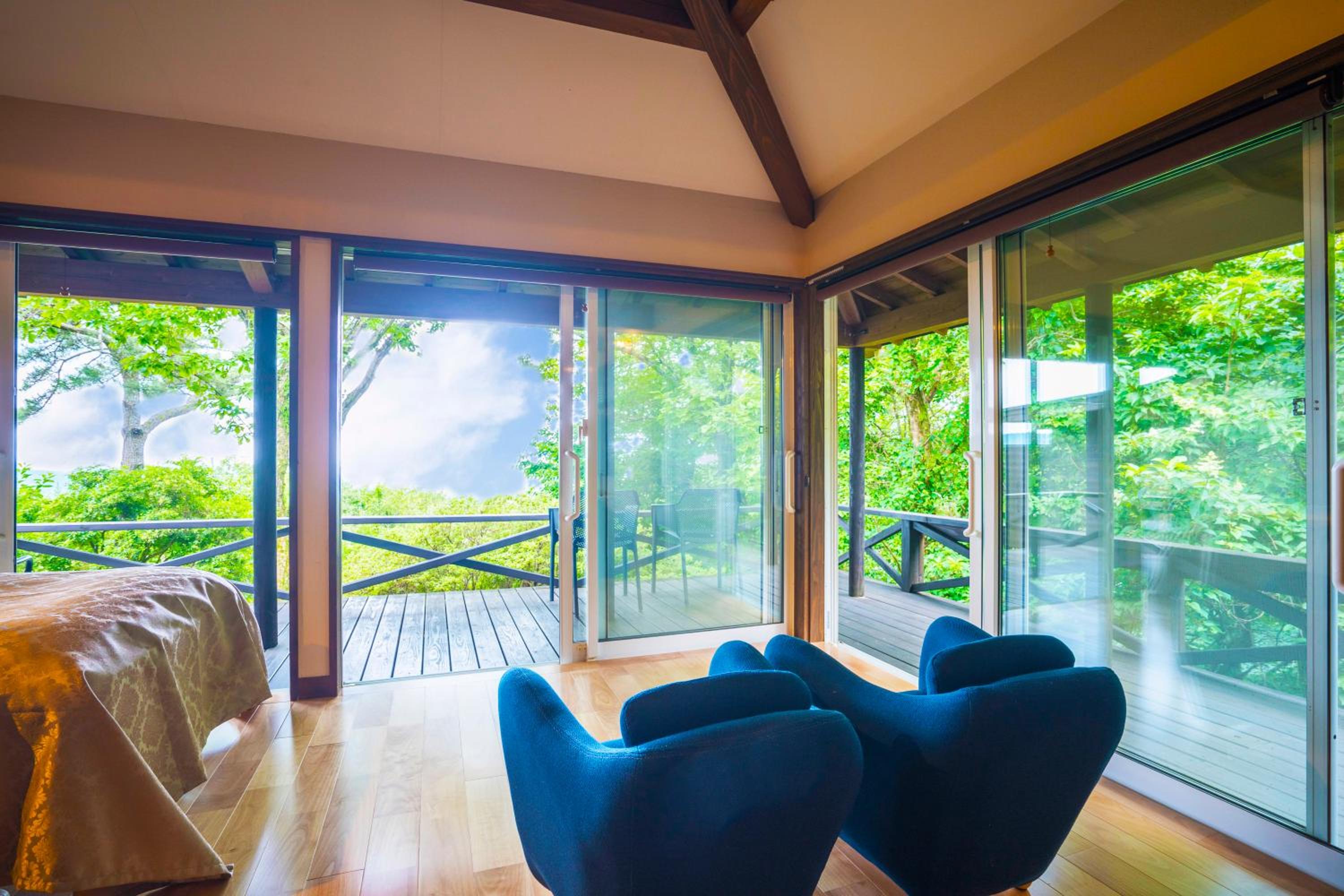 Cottage with Open-Air Bath