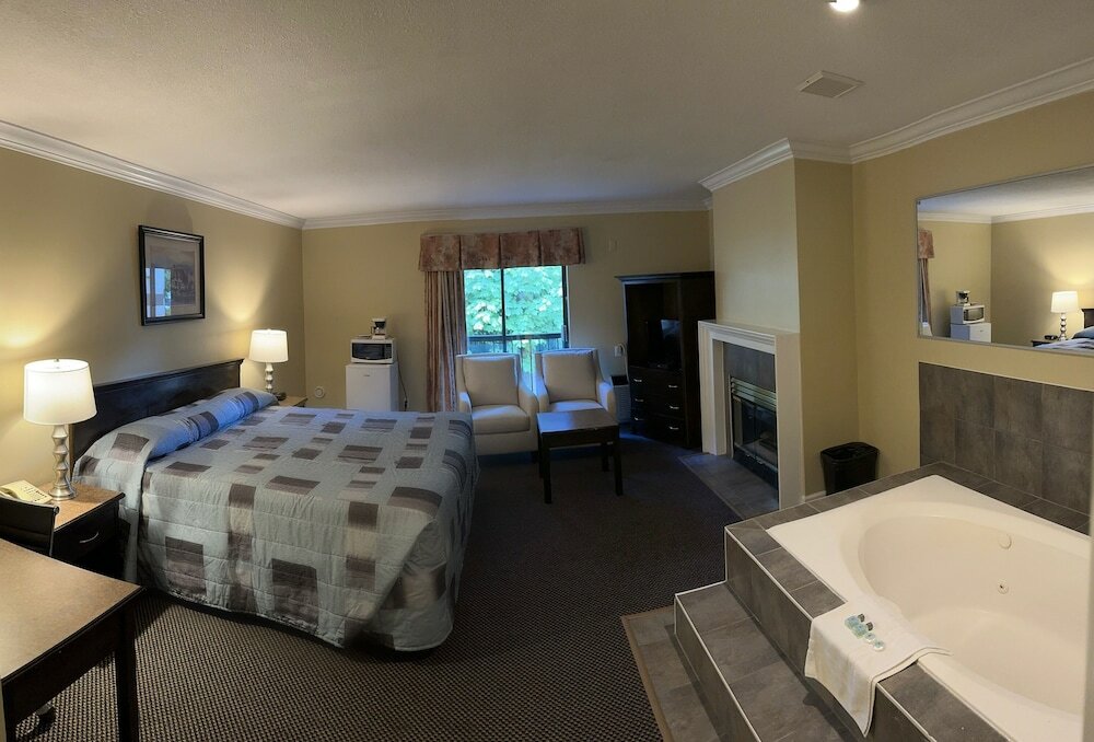 Deluxe Room, 1 King Bed, Jacuzzi Tub and Fireplace