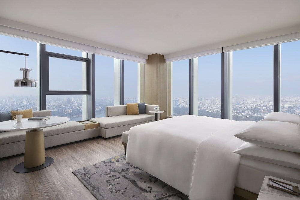 Deluxe Room, 1 King Bed, Corner