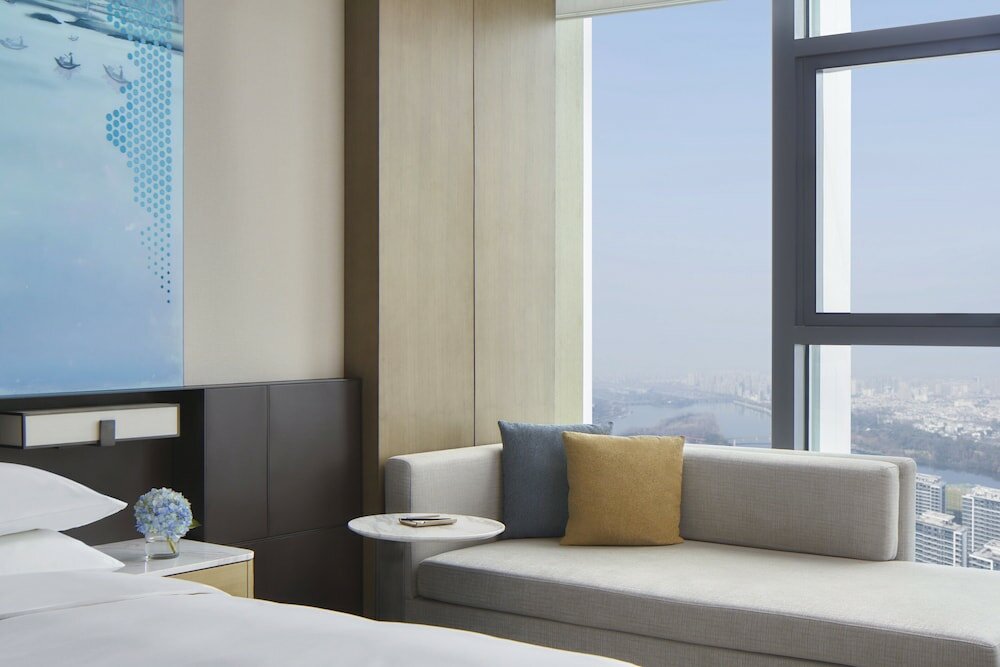 Deluxe Room, 1 King Bed, Corner