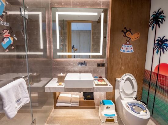 Themed Family Friendly Family Room - Sea-View