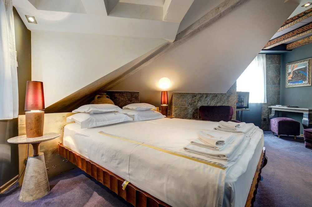 Superior Room, 1 Queen Bed, 2 Bathrooms