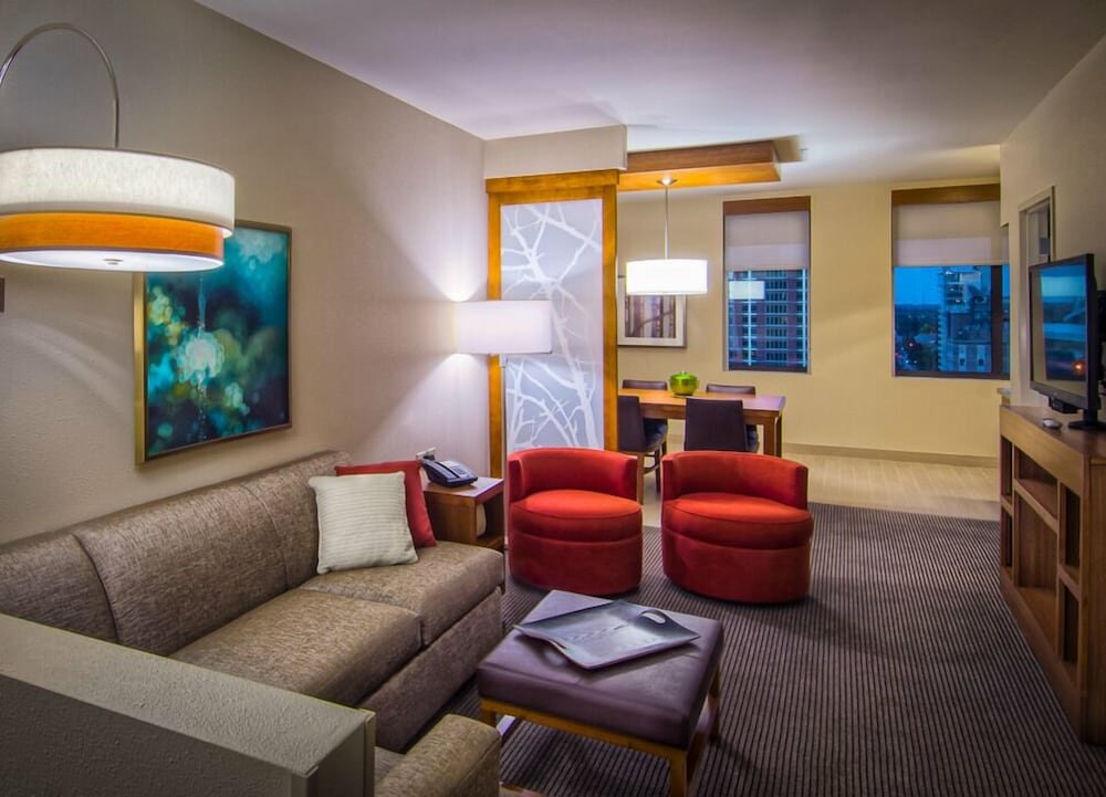 Room, 1 King Bed, City View (Boardroom Suite)