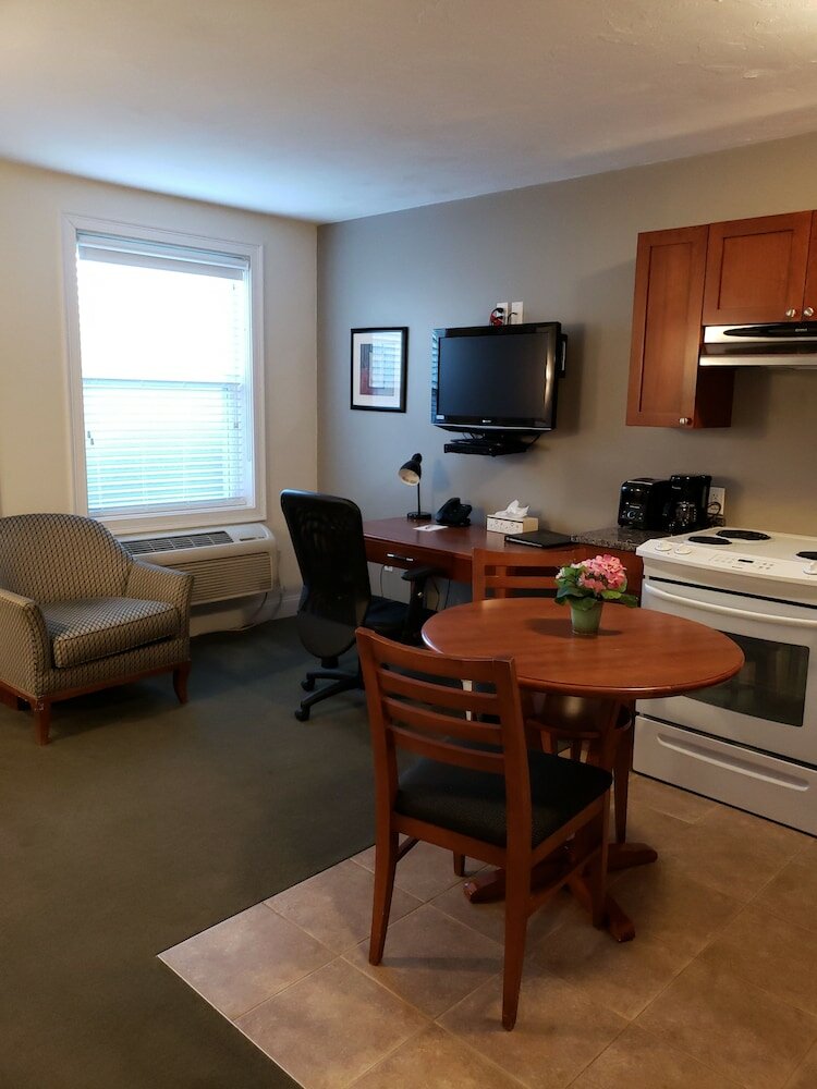 Superior Room, 1 Queen Bed, Kitchen