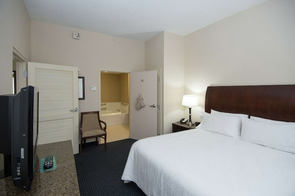 Suite, 1 King Bed, Accessible, Non Smoking (Hearing Impaired)