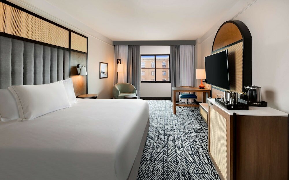 1 King 1 Bedroom Accessible Suite
