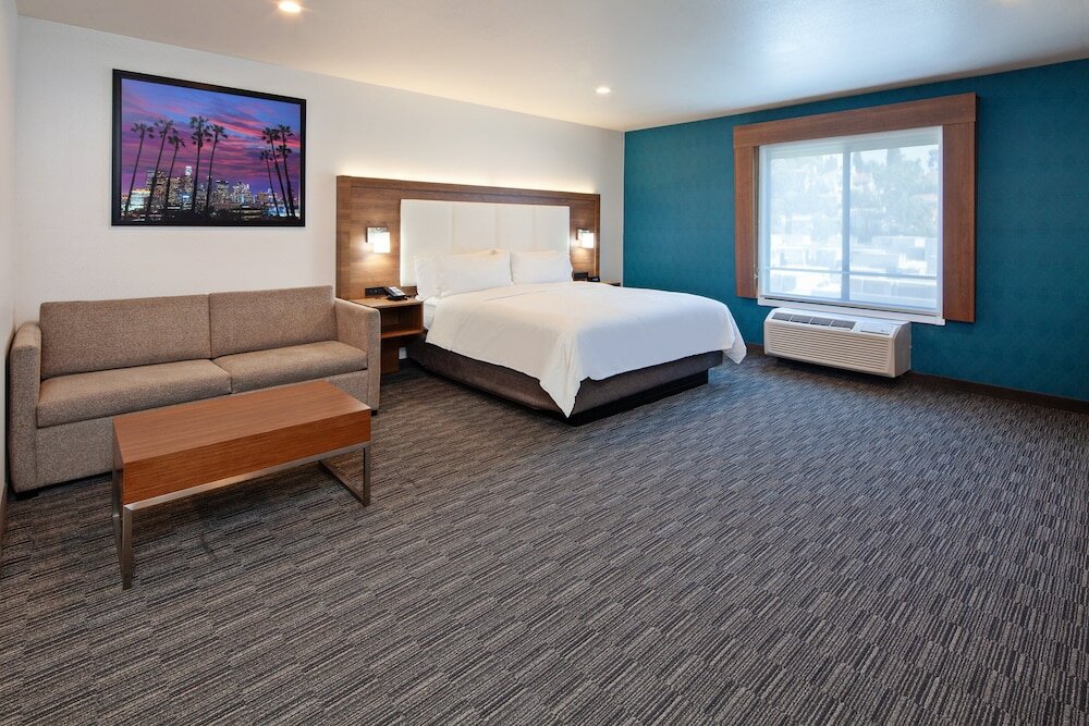 Suite, 1 King Bed (Extra Floor Space)