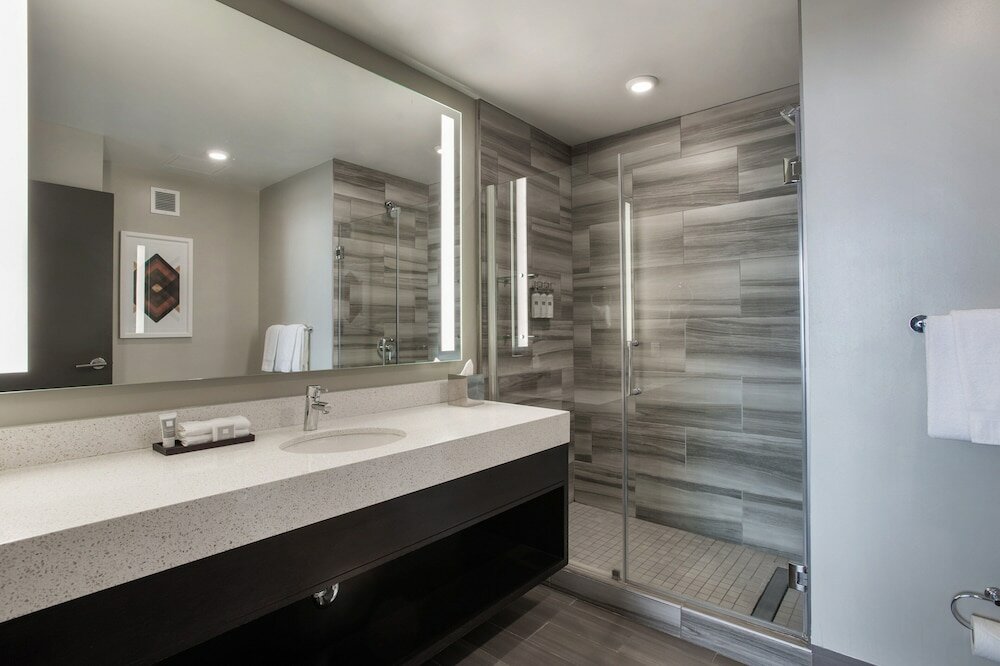 Room, 1 King Bed (Mobility Accessible, Tub)