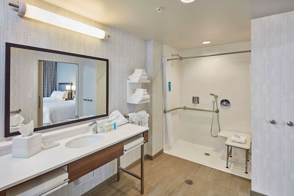Room, 1 King Bed, Accessible (Mobility & Hearing, Roll-in Shower)