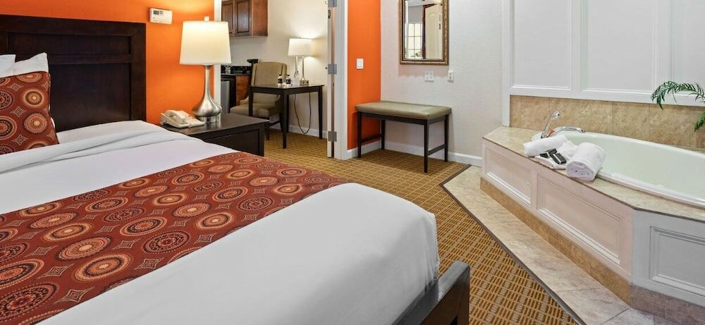 Suite, 1 King Bed with Sofa bed