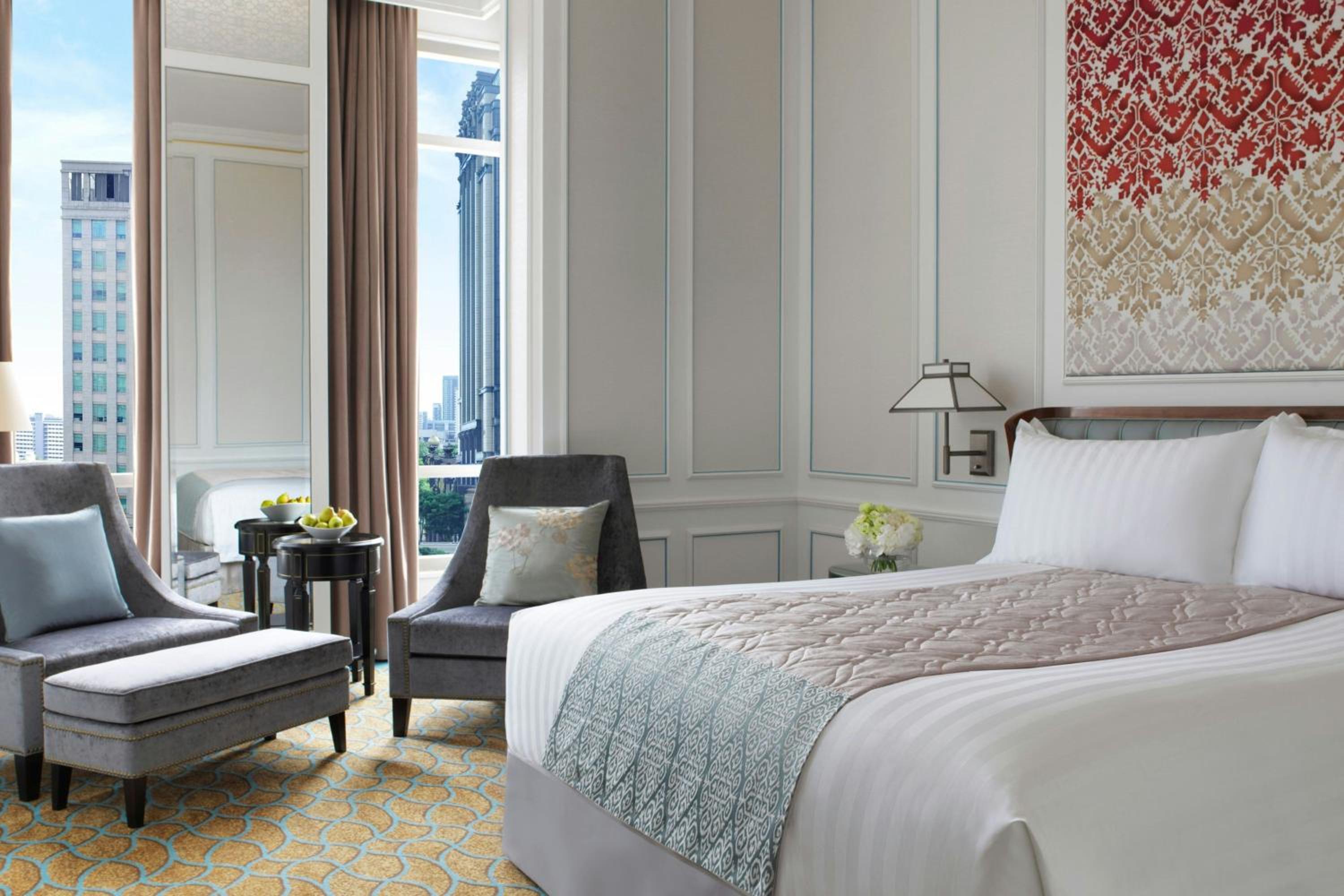 One-Bedroom Premier King Suite with Club Access