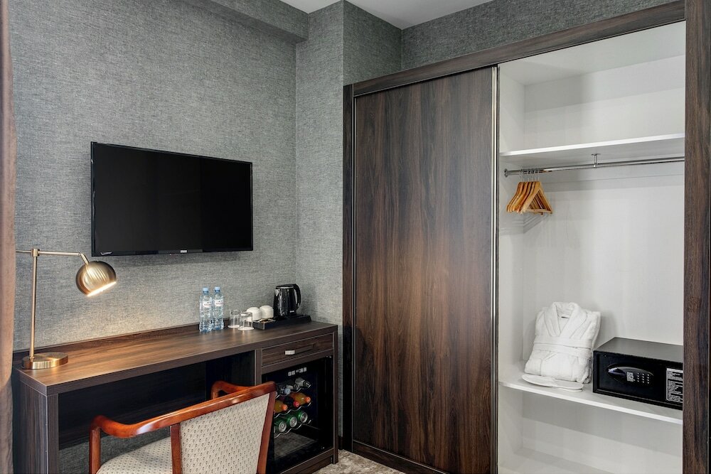 Executive Studio Suite
