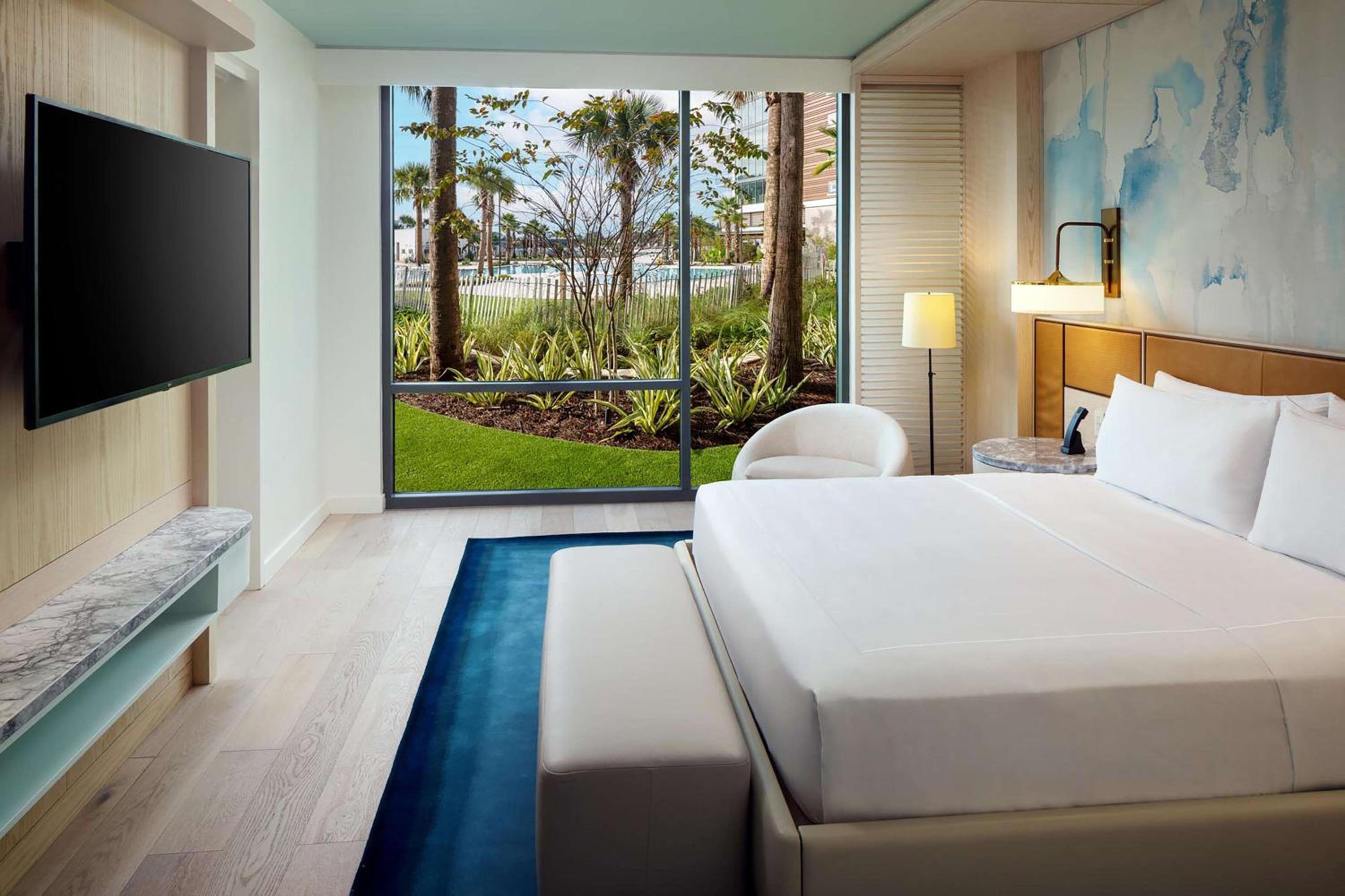 One-Bedroom Suite with Patio and Poolside