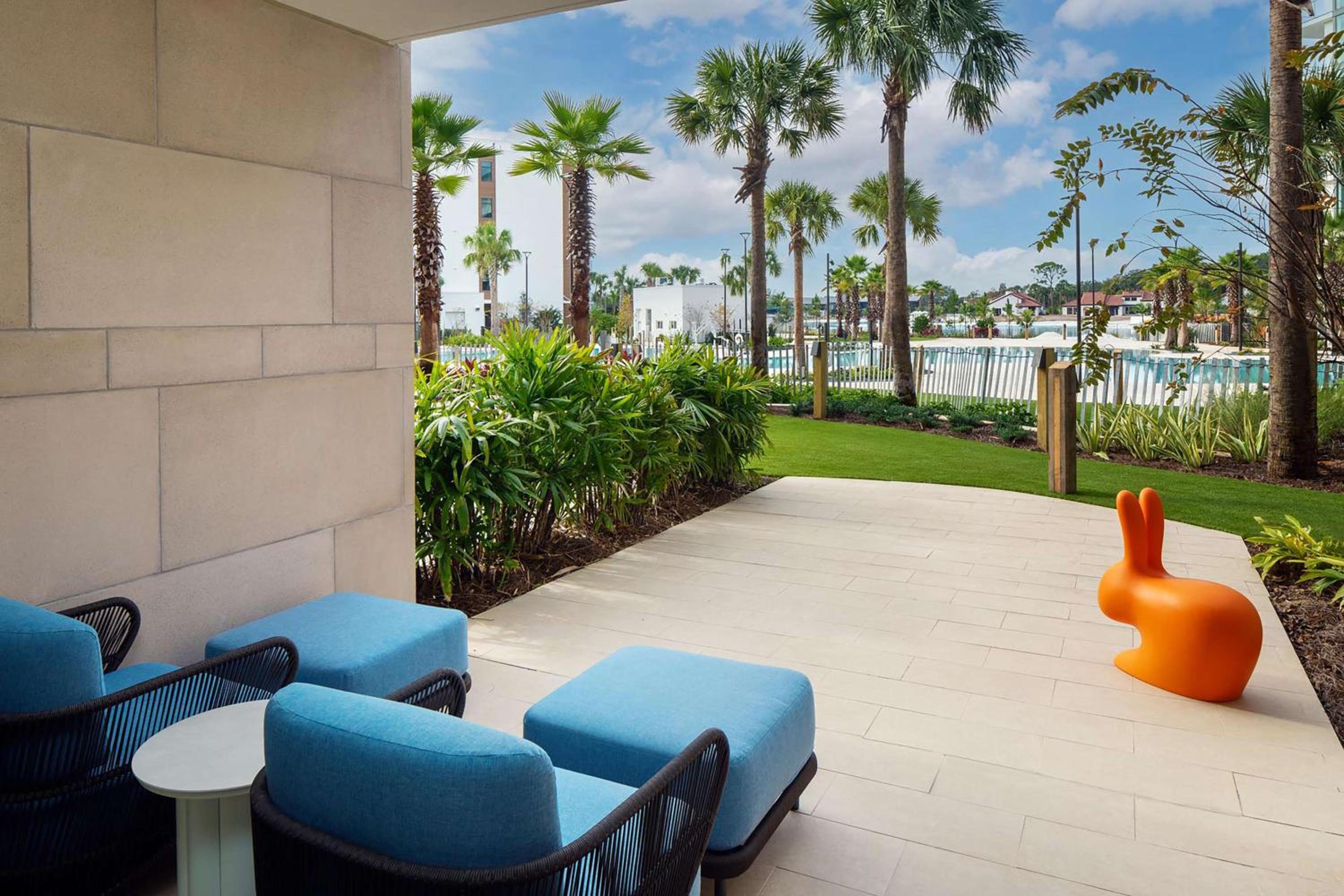 One-Bedroom Suite with Patio and Poolside