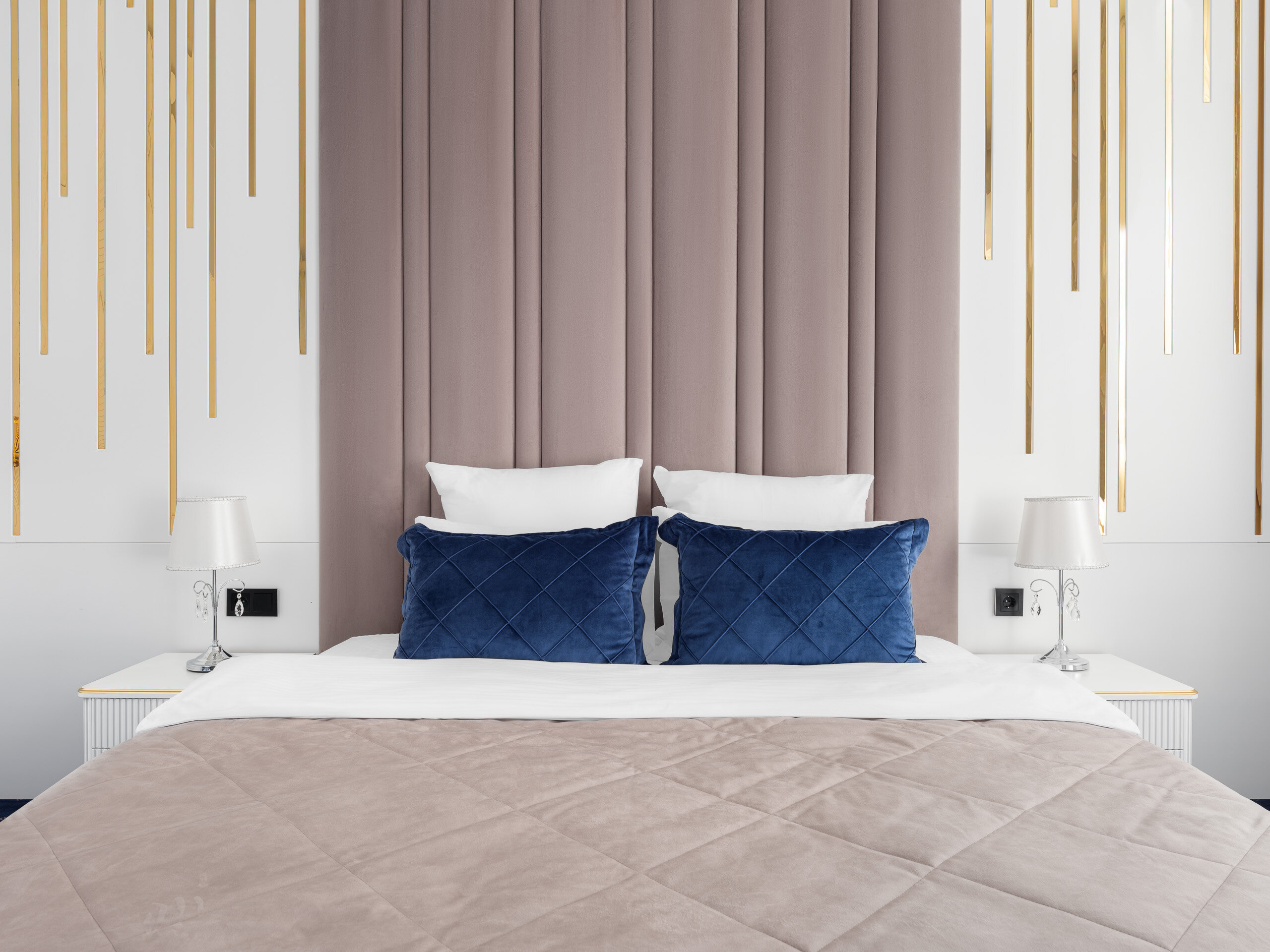 Номер-студия с кроватью размера "king-size" и диван-кроватью