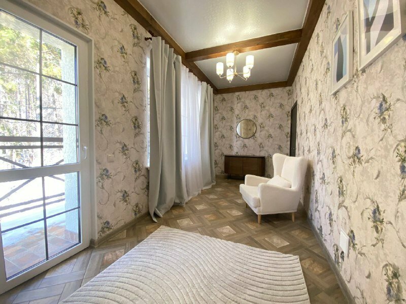 Полулюкс "Эстет" двухкомнатный с балконом, вид на озеро Абрау и сосновый лес (2-3 этаж), до 4-х гостей