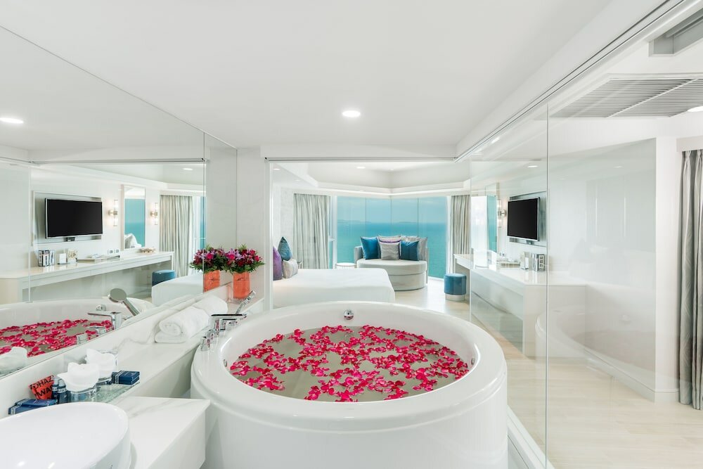 Theme Suite Two Bedrooms Thai Modern