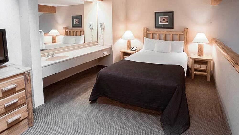 Loft Fireplace - Water Park Included