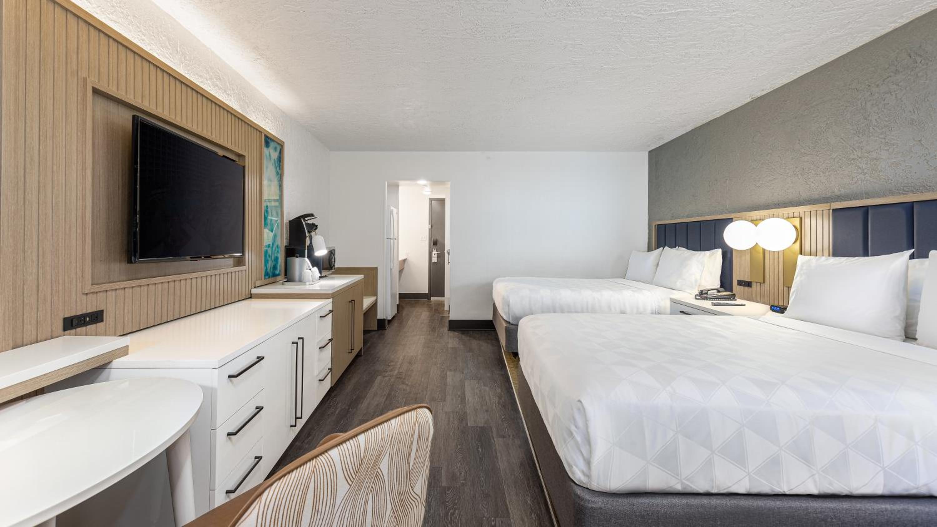 Queen Room with Two Queen Beds - Mobility Access Tub/Non-Smoking