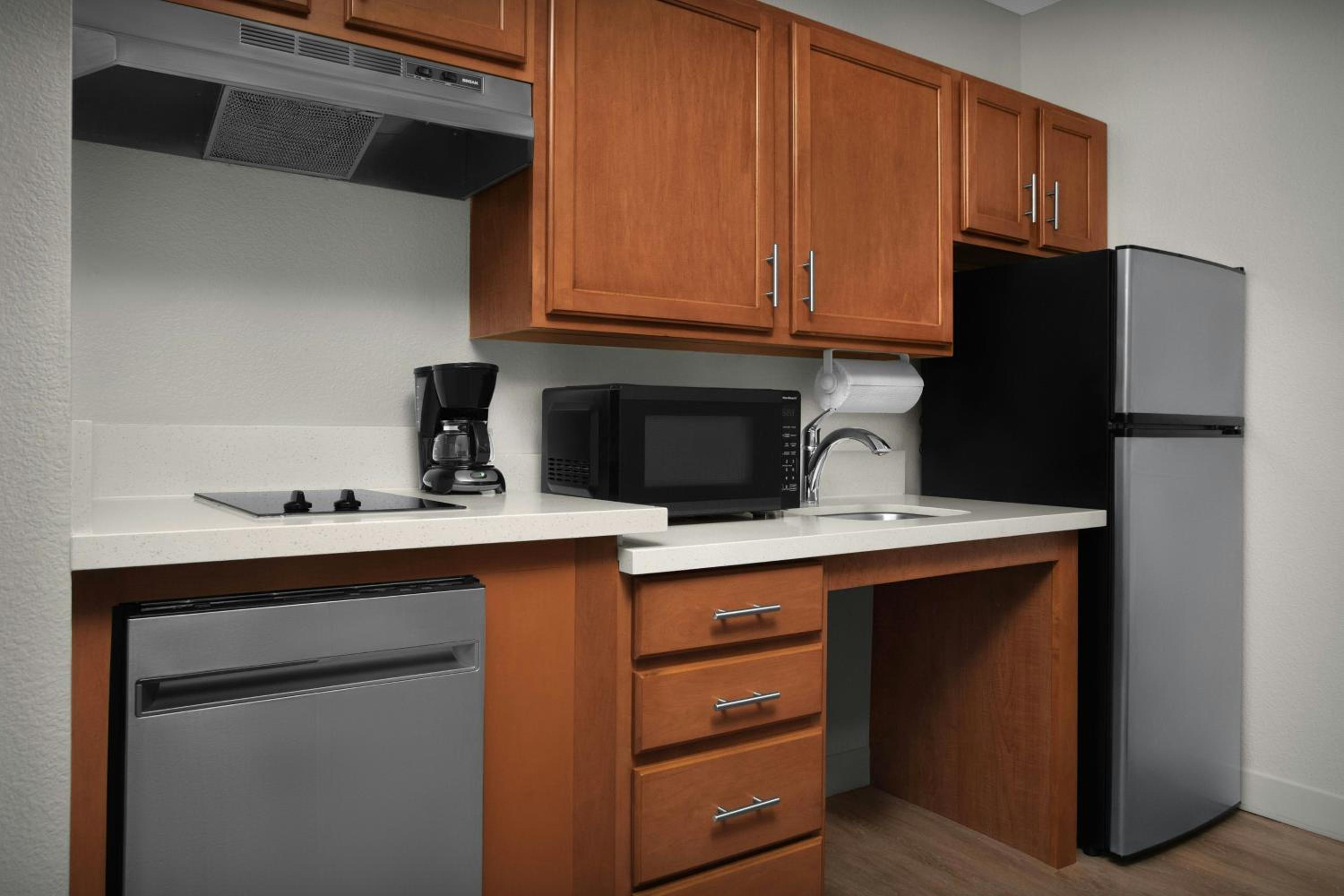 Queen Studio with Sofa Bed and Roll-in Shower - Mobility and Hearing Accessible