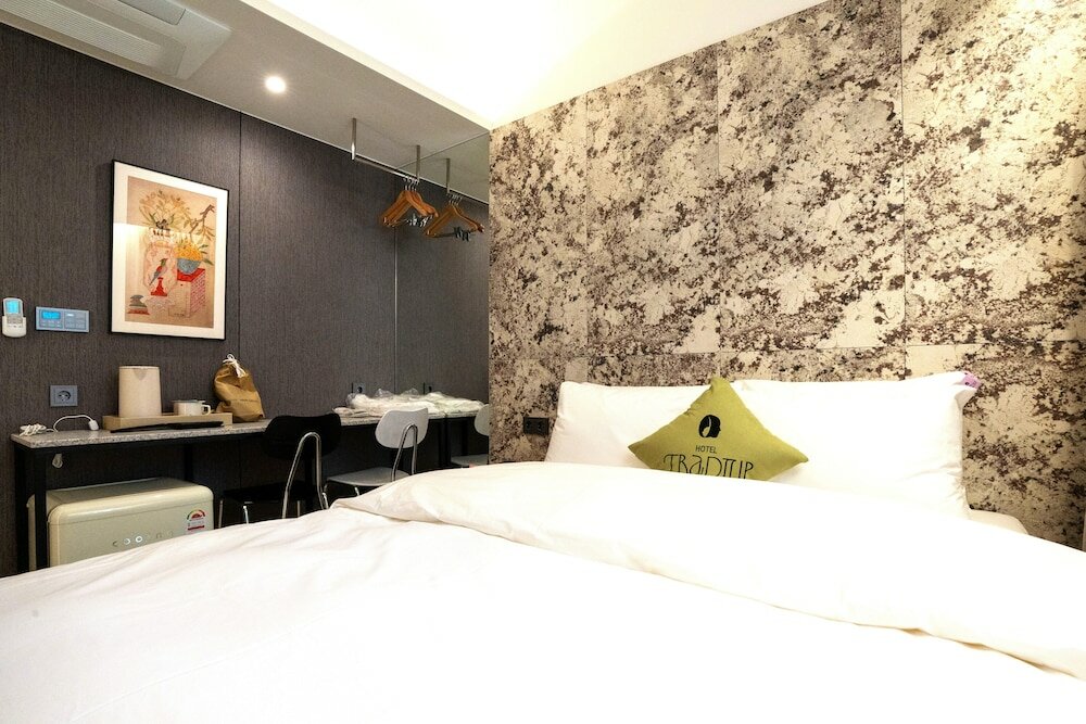 Deluxe Double Bath with breakfast