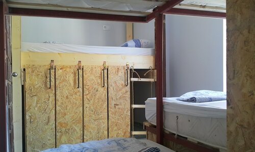 Общее спальное помещение базового типа, общий смешанный номер, вид на горы в Oludeniz Hostel