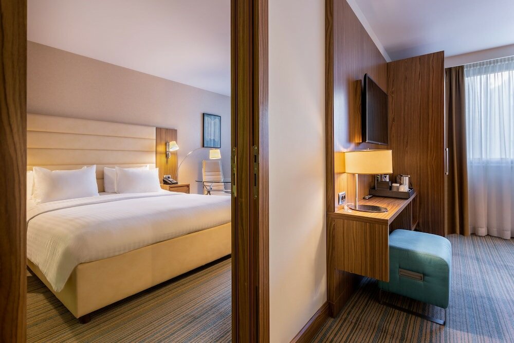 Grand Room, 1 King Bed