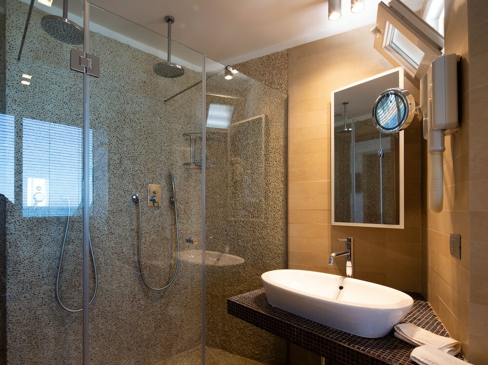 Junior Suite, 1 King Bed, Jetted Tub, Sea View
