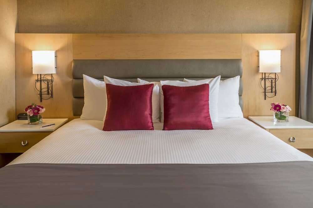Premier Room, 1 King Bed, Balcony, City View