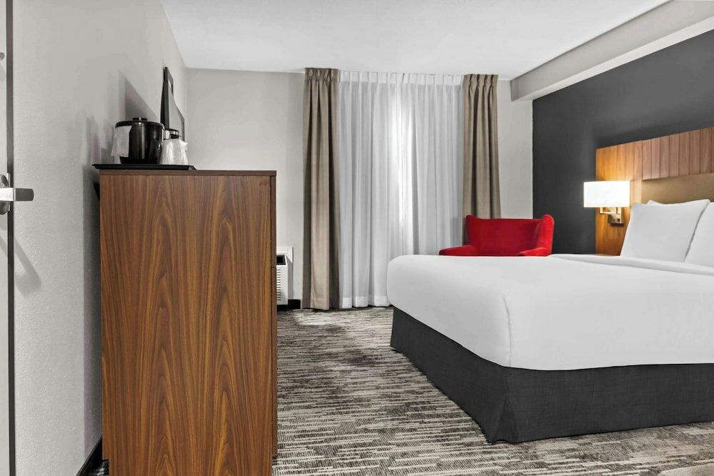 Room, 1 King Bed, Non Smoking (Upgrade)
