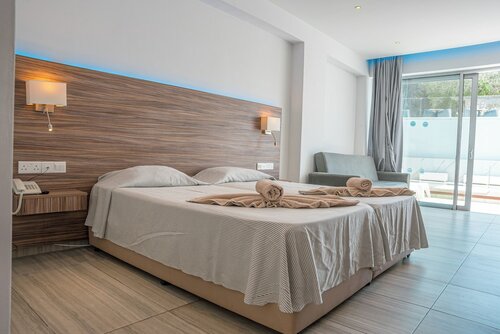 Superior Double or Twin Room в Отель Fedrania Gardens