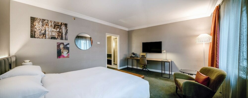 Executive Room, 1 King Bed, Club Lounge Access