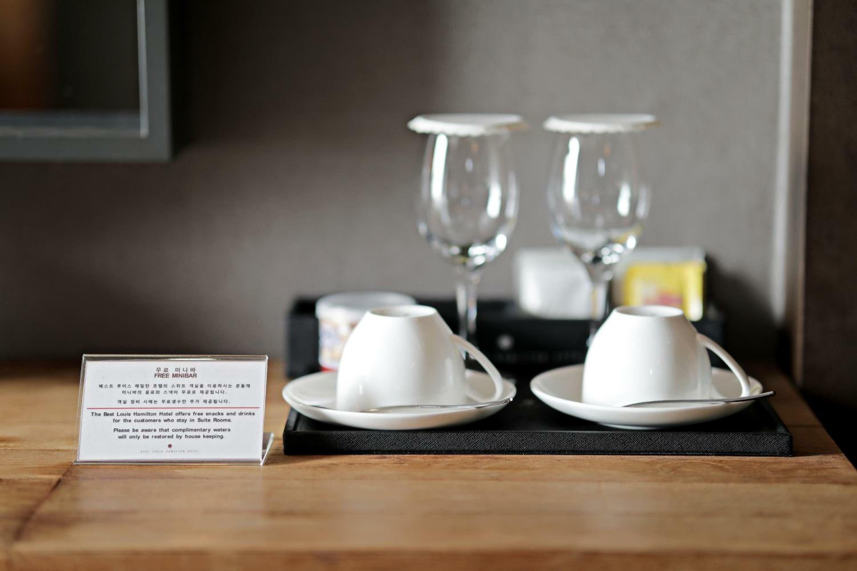 [Special Offer] Deluxe King with Premium with Breakfast Room Service & 1 hour Late Check-out 